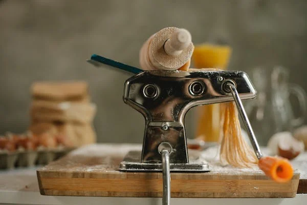 Maîtrisez l'art de la fabrication de pâtes fraîches avec nos machines à pâtes