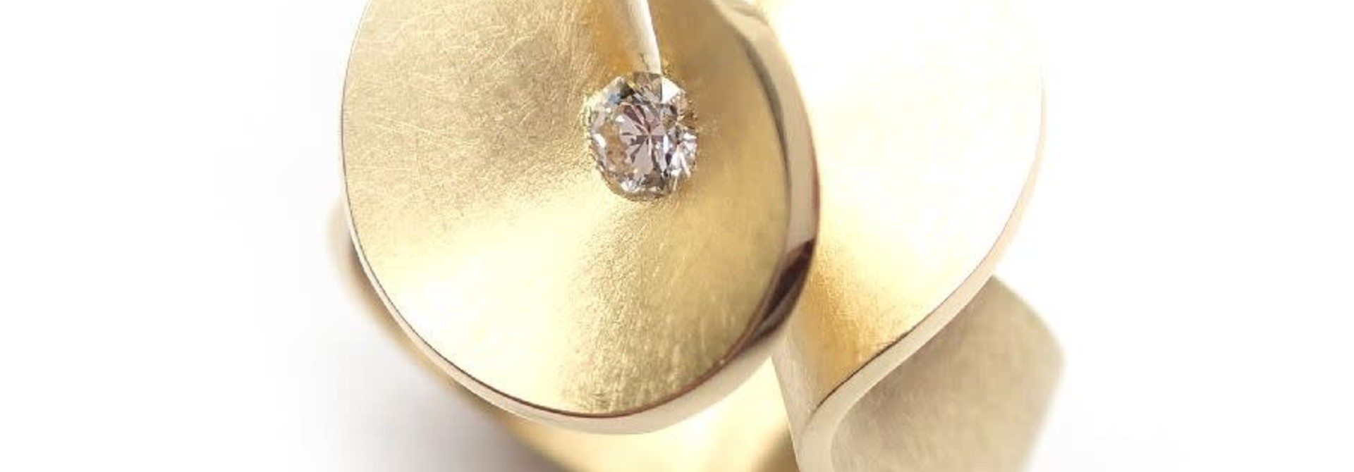 Aster small Ring brilliant 0,07crt