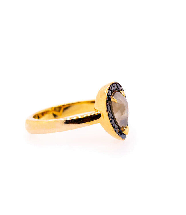 W. de Vaal Ring 14 krt Yellow gold.