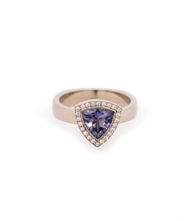 W. de Vaal Ring 14 kt Weißgold mit Idolith 1,33 kt.