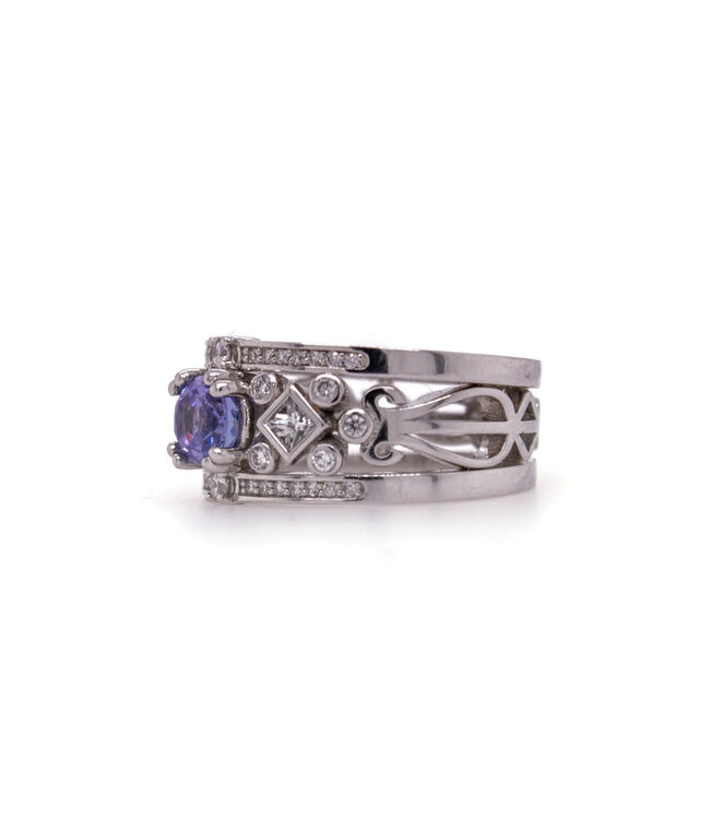 W. de Vaal Ring 14krt white gold with Tanzanite.