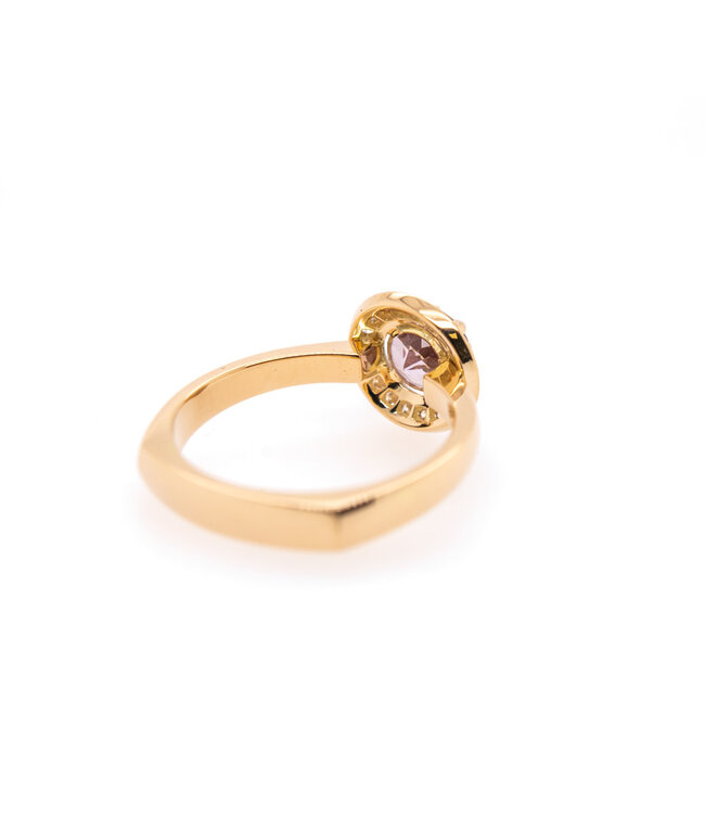 W. de Vaal Ring 14 kt Gelbgold mit Spinell und Diamanten 0,18 kt (3100)