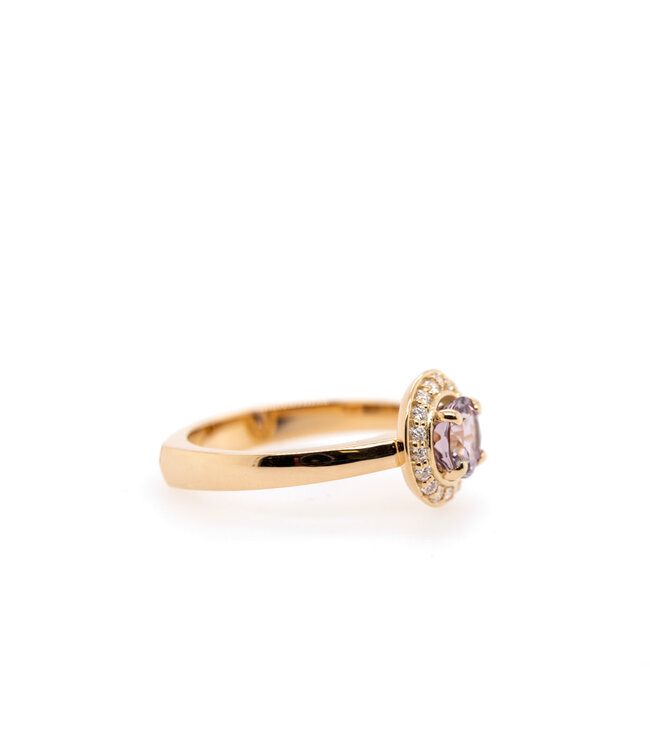 W. de Vaal Ring 14 kt Gelbgold mit Spinell und Diamanten 0,18 kt (3100)