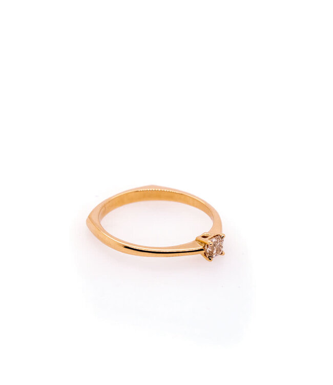 W. de Vaal Light pink gold solitair ring size 18 with princess diamond