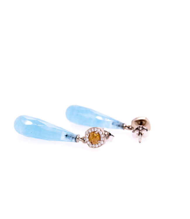 W. de Vaal Earrings with diamond and topaz 14 crt gold