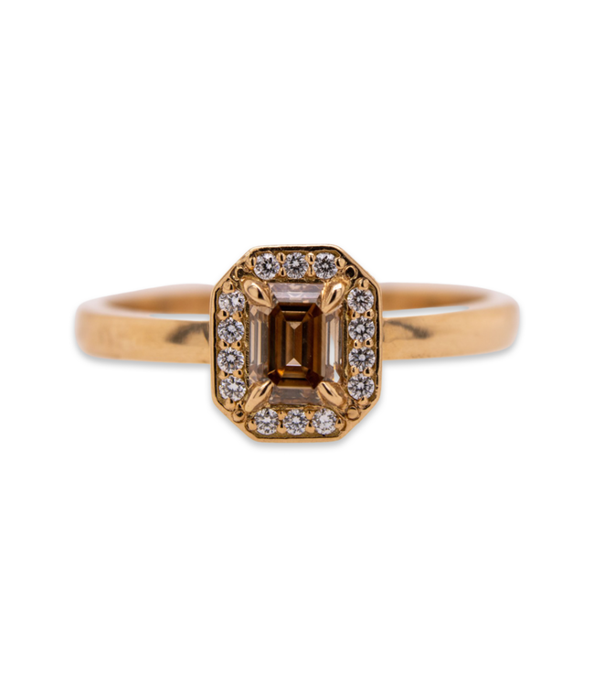 W. de Vaal 14 krt. rosegouden ring met chocolate diamant