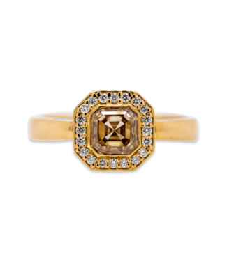 W. de Vaal 14 krt. yellow gold ring with chocolate diamond