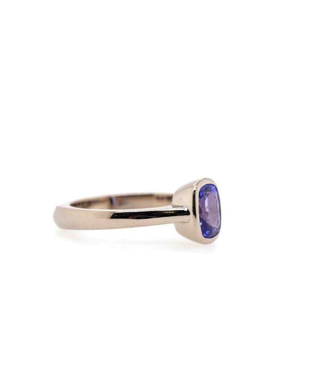 W. de Vaal 14 krt. Weißgoldring mit Tansanit