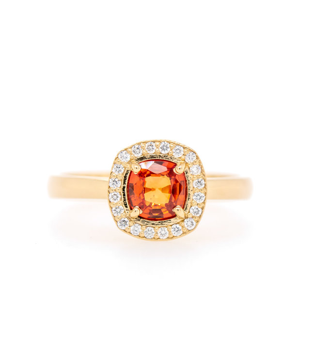 W. de Vaal 14 krt. yellow gold ring with corundum and diamond