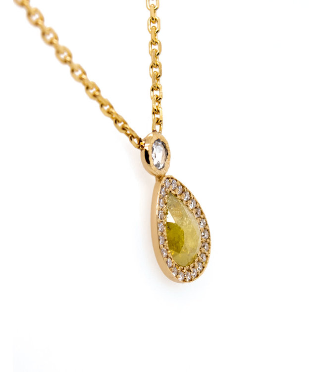 W. de Vaal 14 krt. geelgoud collier met diamant