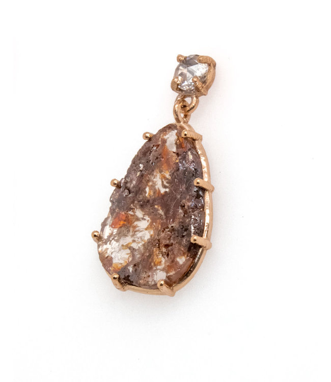 W. de Vaal 14 krt. red gold earrings with diamonds