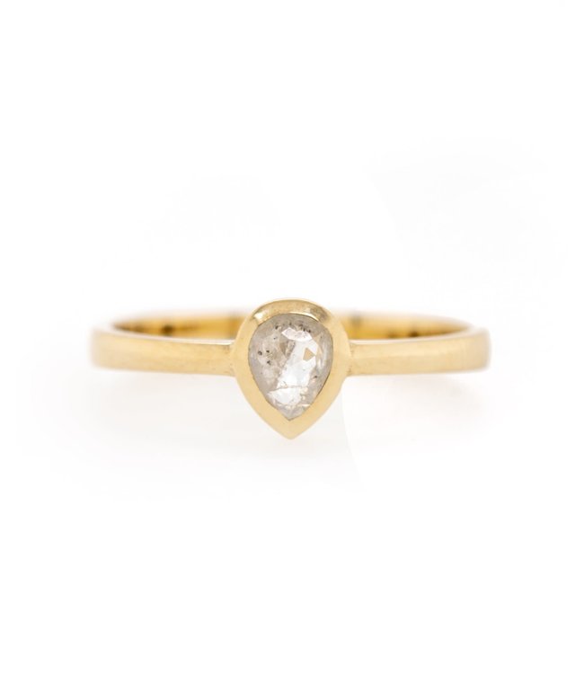 W. de Vaal 14 krt. geelgouden ring met roosdiamant