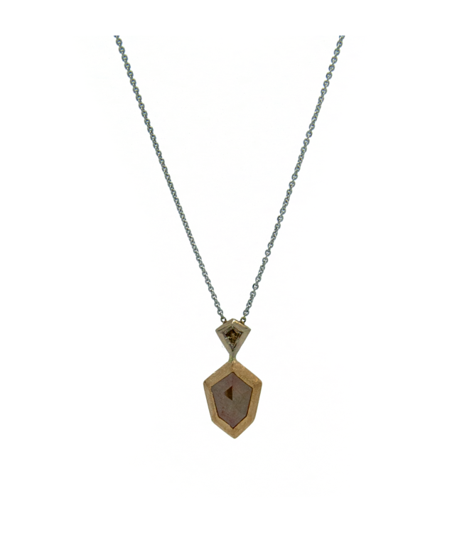 W. de Vaal 14 krt. Halskette mit einem zweifarbigen Goldanhänger mit Diamant