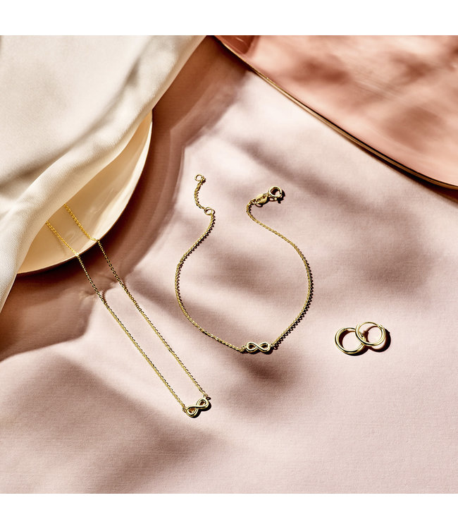 Geelgouden oorringen met een ronde buis.1,3 mm