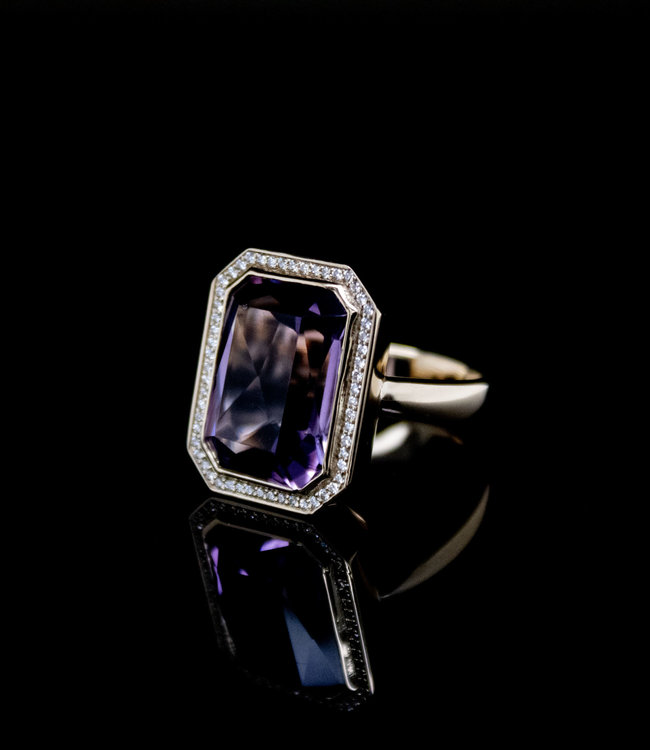 W. de Vaal 14 Karat Gelbgold Ring mit Amethyst und Diamant Größe 18