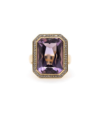 W. de Vaal 14 crt Yellow Gold Ring with Amethyst and Diamond Size 18