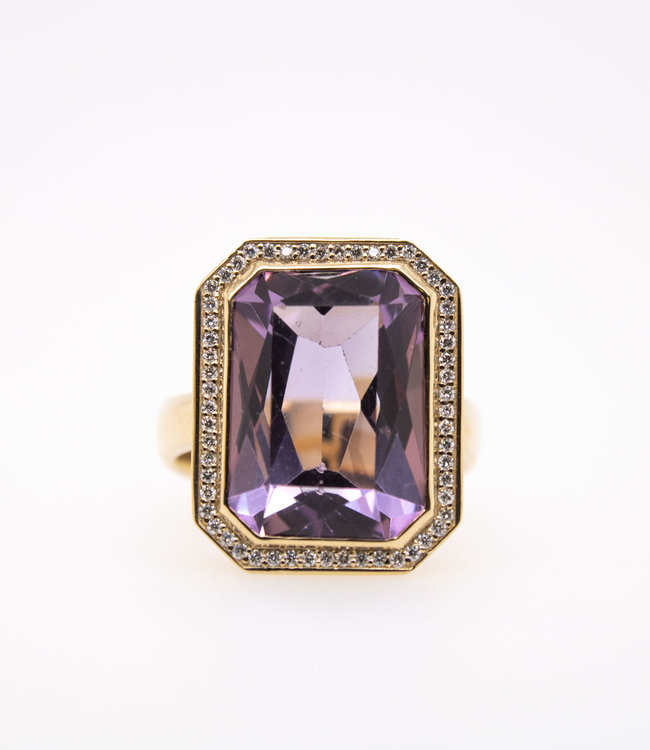 W. de Vaal 14 Karat Gelbgold Ring mit Amethyst und Diamant Größe 18