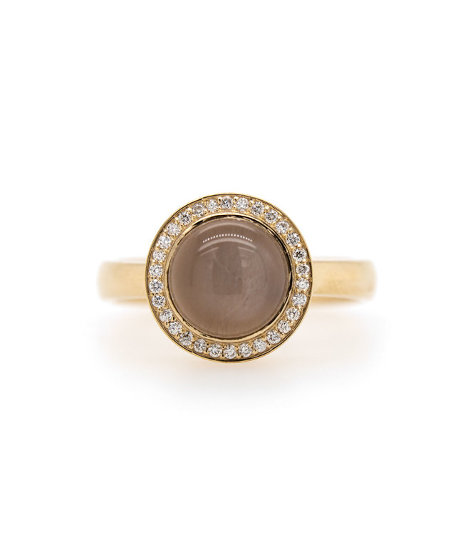 W. de Vaal 14 Karat Gelbgold Ring mit Mondstein und 0,16 Karat Diamant Größe 18