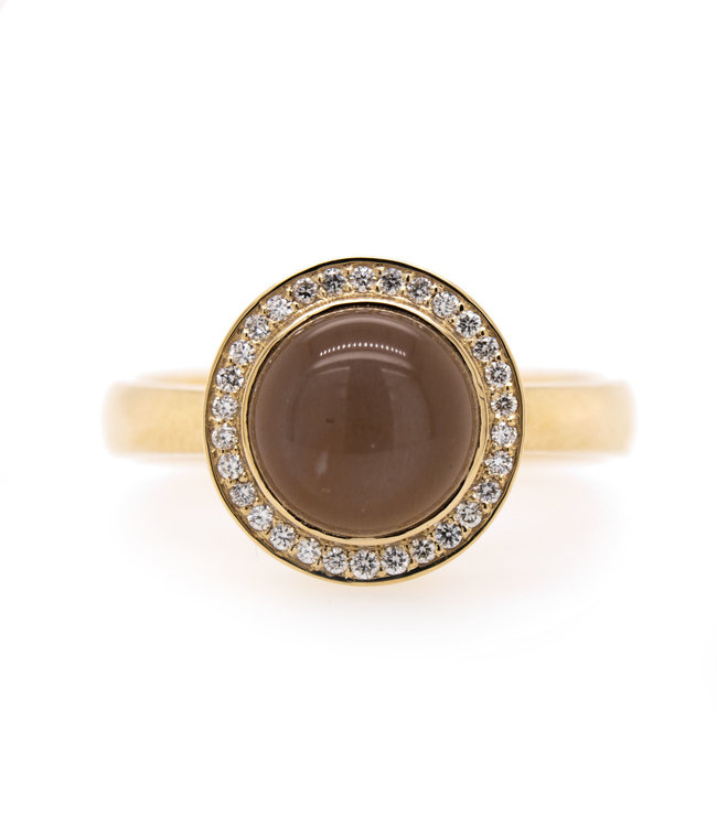 W. de Vaal 14 krt Geelgouden Ring met Maansteen en 0.16crt Diamant Maat 18