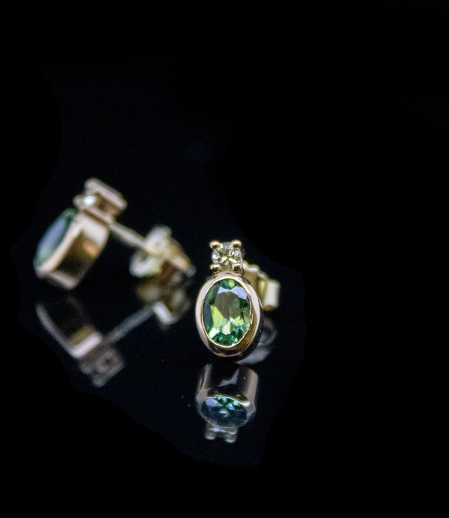 W. de Vaal 14 crt Yellow Gold Earrings with Tourmaline and Diamond