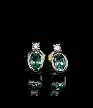 W. de Vaal 14 crt Yellow Gold Earrings with Tourmaline and Diamond