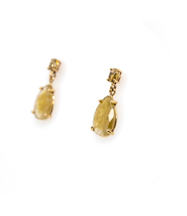 W. de Vaal 14 crt yellow gold earrings with 4.2ct rose and 0.18ct yellow diamonds