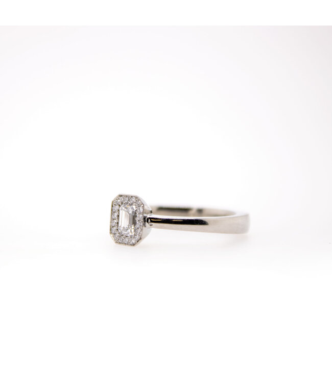 W. de Vaal Ring 19 karaat Ultra witgoud met Emerald diamant 0.38