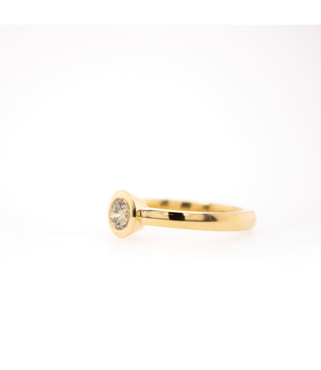 W. de Vaal Ring 18 karaat Geelgoud met Licht gele diamant 0.54