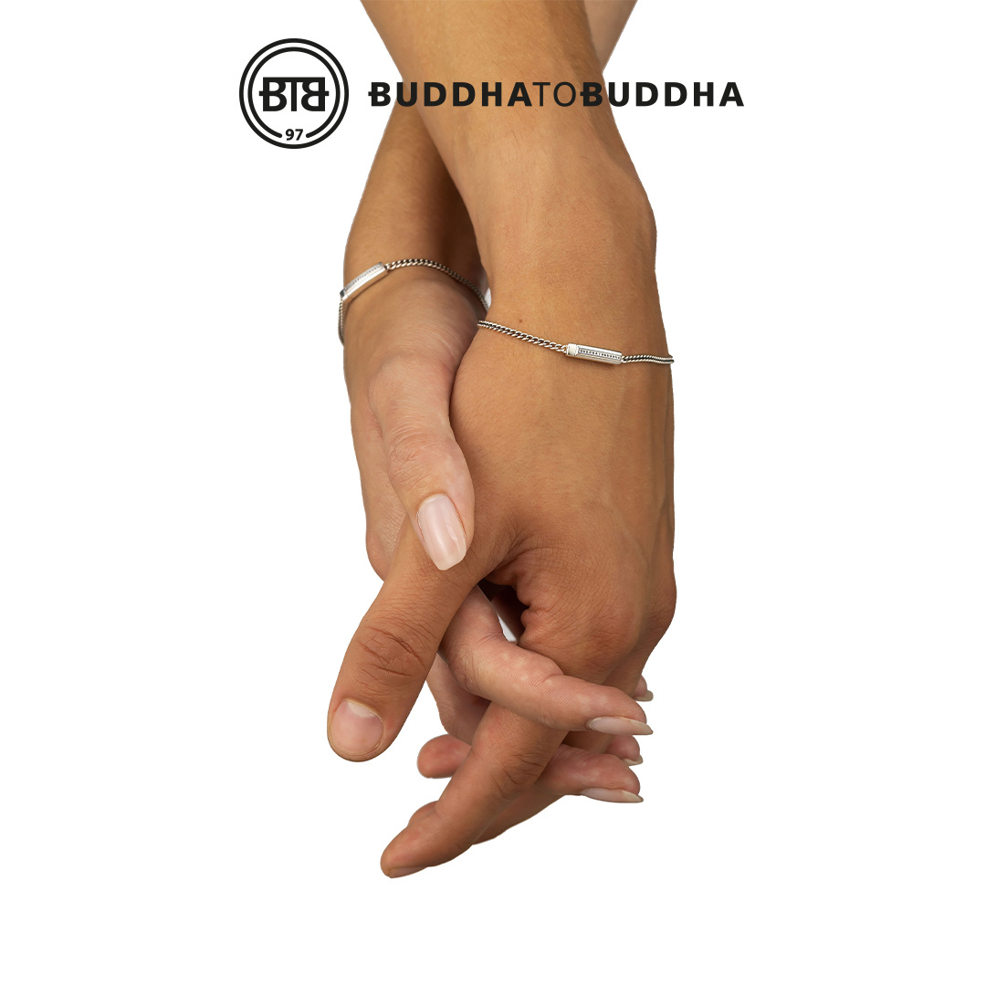 Ein zeitloses Symbol der Verbundenheit: Das Buddha to Buddha Permanent Bracelet in Silber