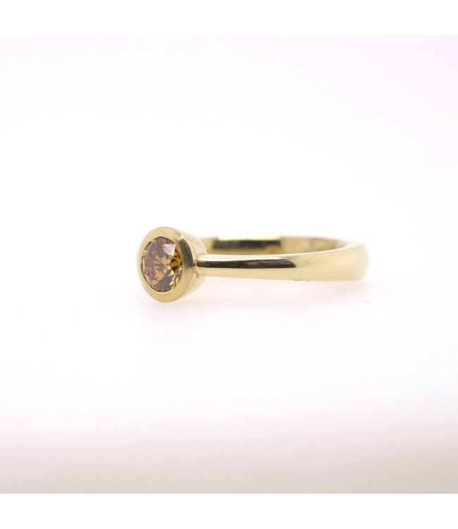 W. de Vaal Ring 18 karaat Geelgoud met Brown diamant 0.40