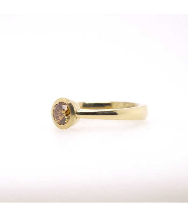W. de Vaal Ring 18 karaat Geelgoud met Brown diamant 0.40