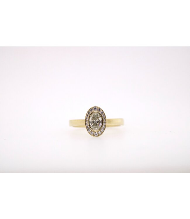 W. de Vaal Ring 18krt Geelgouden  met ovaal Diamant 0.33ct  maat 54