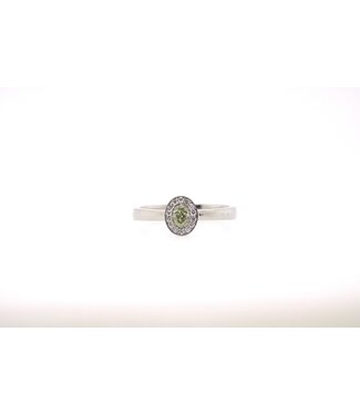 W. de Vaal Ring 18krt Witgouden met gele diamant 0,25ct + 0,07 Pavé Maat 55