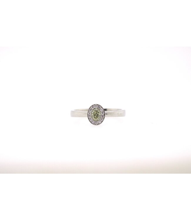 W. de Vaal Ring 18krt Witgouden met gele diamant 0,25ct + 0,07 Pavé Maat 55