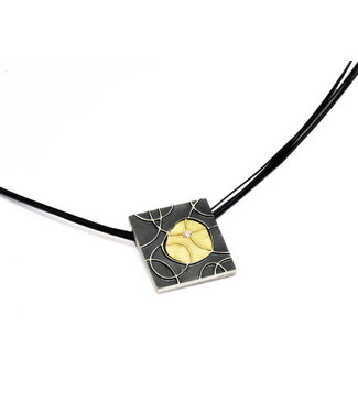 Arior Barcelona Arior Barcelona Quadratischer Anhänger mit filigraner Struktur, Silber, Gold und Diamant