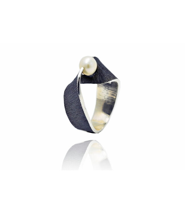 Arior Barcelona Moebius Big Ring