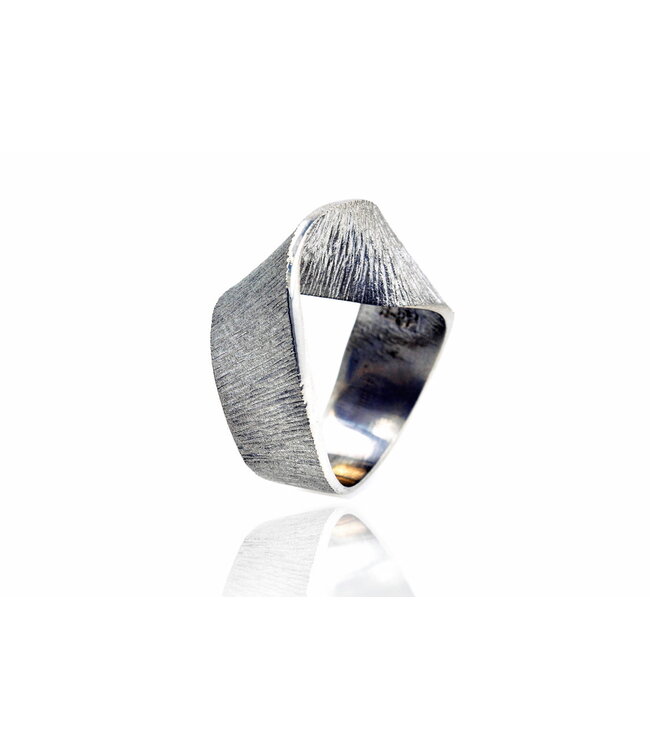 Arior Barcelona Moebius Big Ring