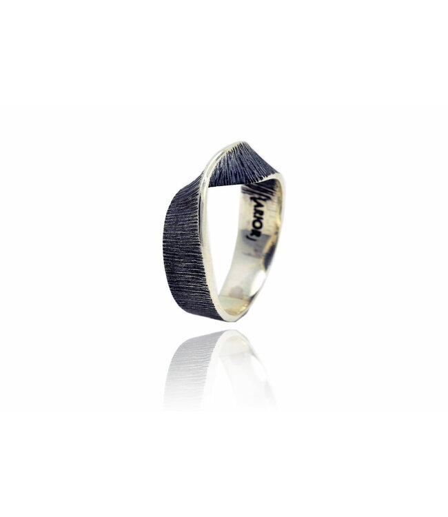 Arior Barcelona Moebius Small Ring