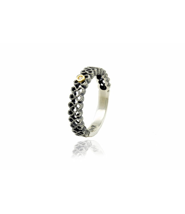 Arior Barcelona Perforated Panot Wedding Ring