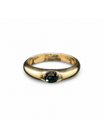 Occasions Geelgouden solitairring met diepblauwe saffier maat 15,5