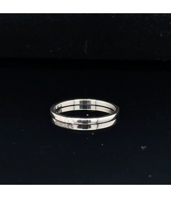 Weißgoldener Bandring mit Brillanten Größe 55