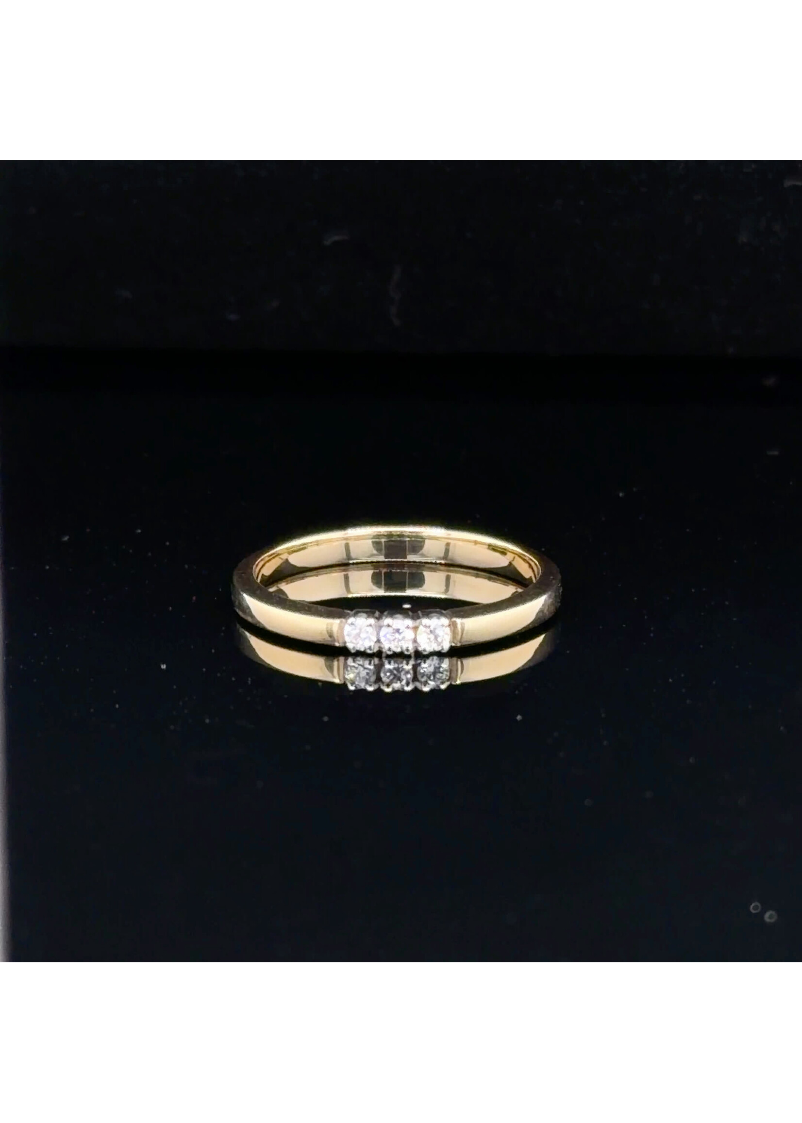 Occasions Yellow gold three-stone diamond ring size 55