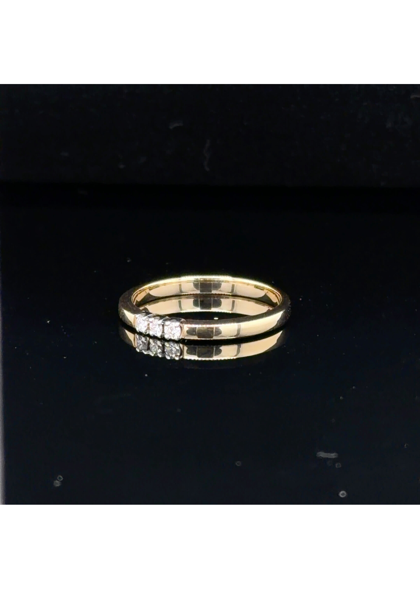 Occasions Yellow gold three-stone diamond ring size 55