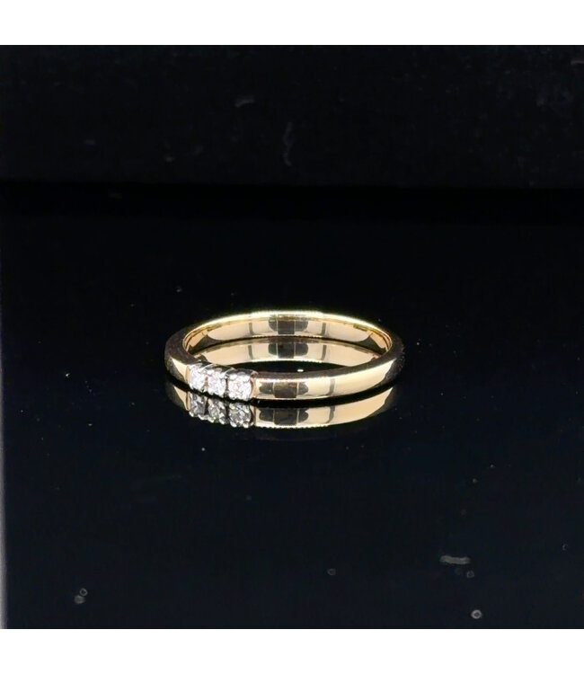 Gelbgoldener Dreisteinring mit Brillanten Größe 55
