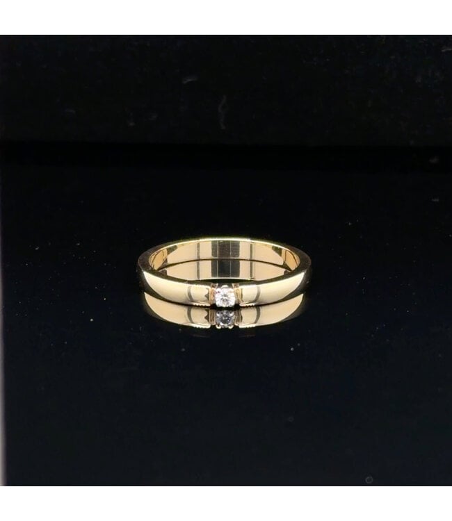 Gelbgoldener Solitärring mit Brillant in glatter Fassung Größe 51
