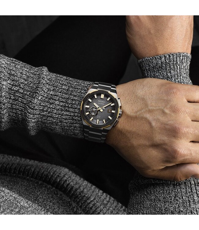Astron SSJ026J1 watch 42 mm