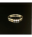 Geelgouden ring met 3 zirkonia's maat 18,5