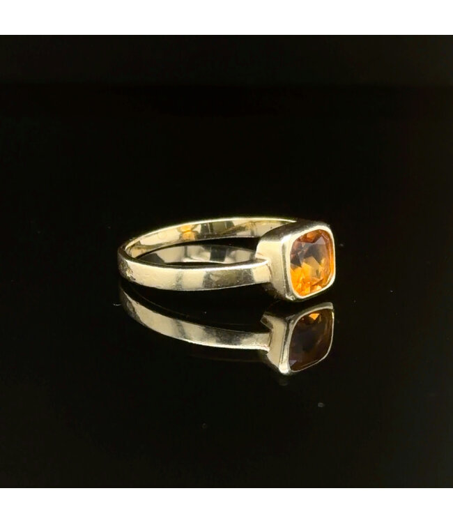 Geelgouden ring met citrien maat 17