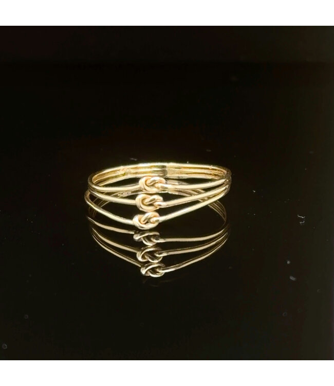 Geelgouden fantasiering maat 17