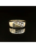 Occasions Geelgouden zegelring met drie zirkonia's maat 18,25